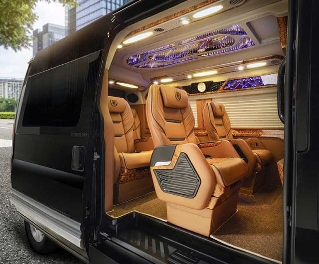 So với mua thì thuê xe limousine 16 chỗ giá bao nhiêu