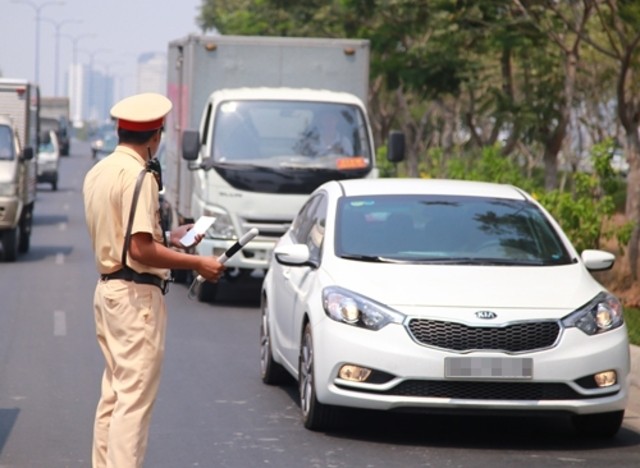Nghị định số 46/2016/NĐ-CP của Chính phủ cũng quy định rõ các mức phạt đối với các trường hợp vi phạm và không mang theo giấy tờ xe.